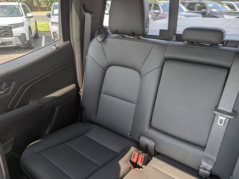 Used 2024 Chevrolet Colorado LT w/ LT Convenience Package III AWD/4WD image 12