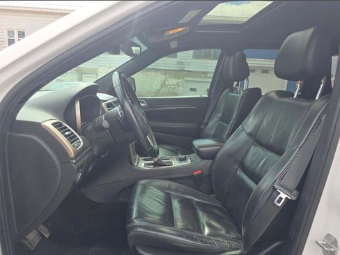 Used 2017 Jeep Grand Cherokee Limited image 3