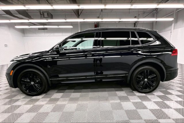Used 2022 Volkswagen Tiguan SE R-Line FWD image 13