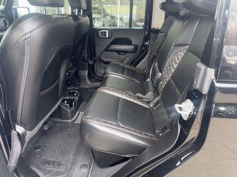 Used 2022 Jeep Gladiator Overland image 16