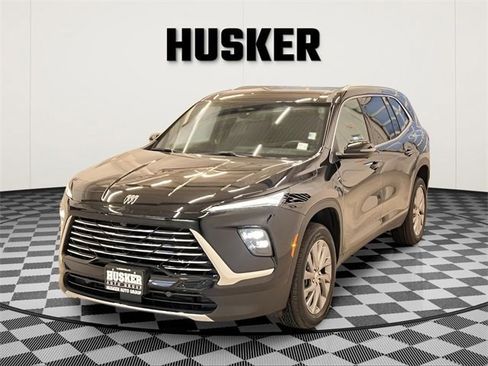 Certified 2025 Buick Enclave Preferred image 4