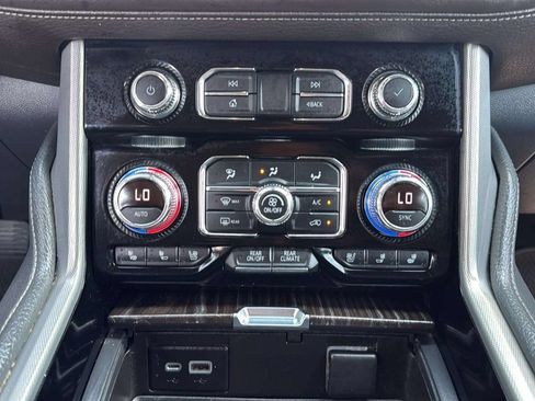 Used 2021 GMC Yukon Denali w/ Denali Premium Package AWD/4WD image 11