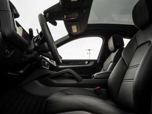 Certified 2026 Porsche Cayenne S AWD/4WD image 23