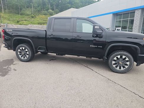 Used 2021 Chevrolet Silverado 2500 Custom w/ Custom Convenience Package AWD/4WD image 4
