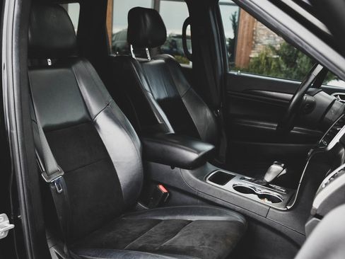 Used 2018 Jeep Grand Cherokee Altitude image 32