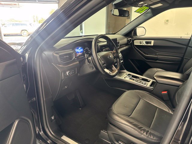 Used 2020 Ford Explorer Limited AWD/4WD image 18