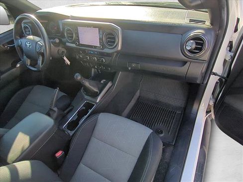 Used 2022 Toyota Tacoma TRD Off-Road image 20