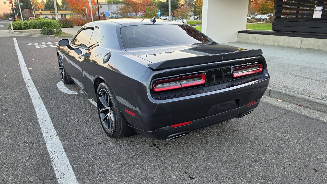 Used 2016 Dodge Challenger R/T Scat Pack w/ Leather Interior Group RWD image 7