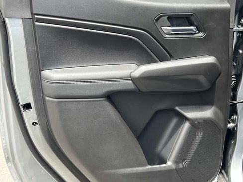 Used 2025 Chevrolet Colorado LT AWD/4WD image 19
