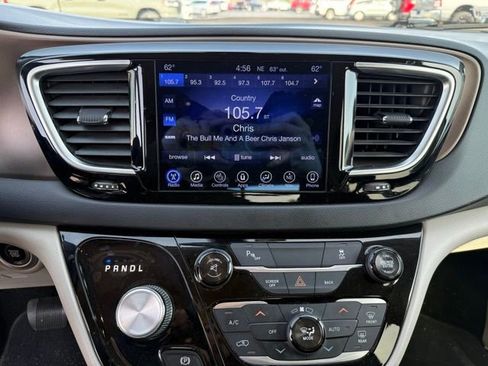 Used 2017 Chrysler Pacifica Touring-L Plus image 9