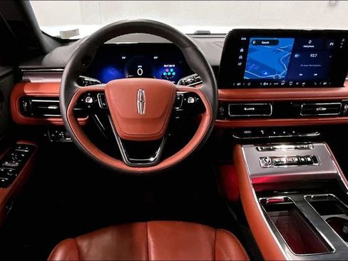Used 2025 Lincoln Aviator Reserve w/ Illumination Package AWD/4WD image 6