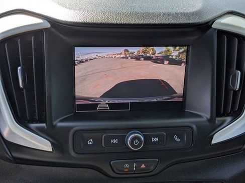 Used 2024 GMC Terrain SLE image 21