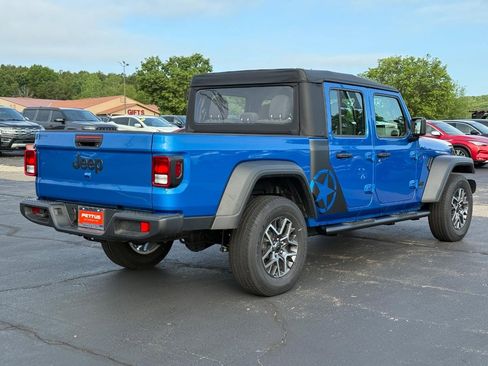 Used 2025 Jeep Gladiator Sport AWD/4WD image 3