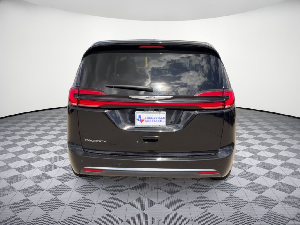 Used 2024 Chrysler Pacifica Touring-L FWD image 11