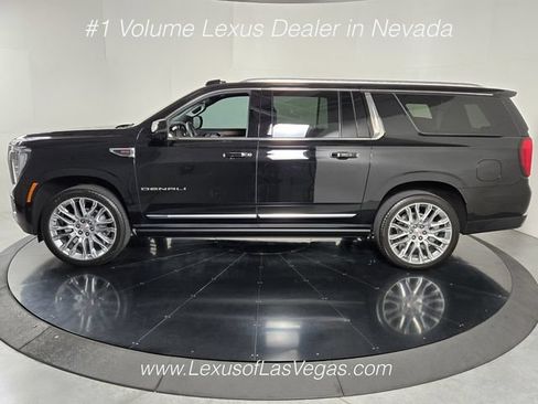 Used 2026 GMC Yukon XL Denali w/ Denali Reserve Package AWD/4WD image 3