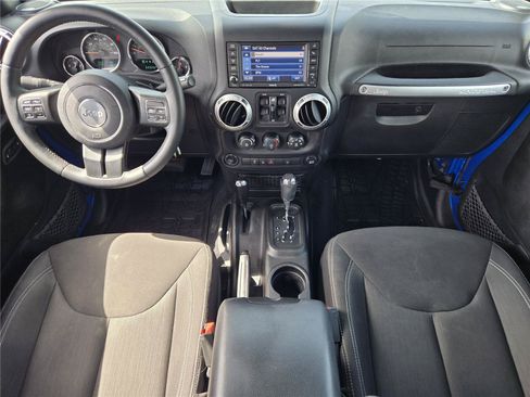 Used 2015 Jeep Wrangler Unlimited Sahara w/ Connectivity Group AWD/4WD image 24