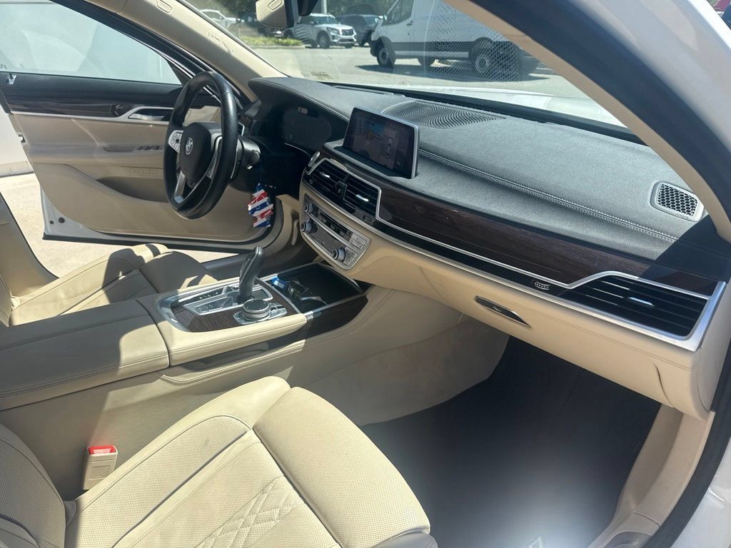 Used 2020 BMW 750i xDrive AWD/4WD image 30