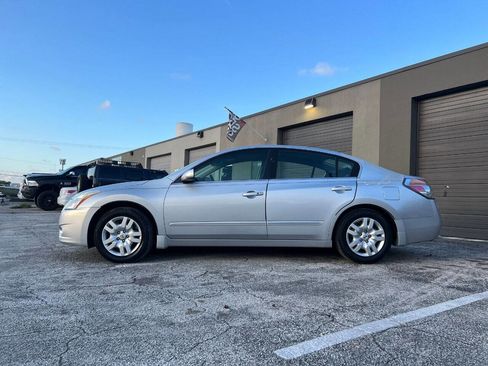 Used 2010 Nissan Altima 2.5 S FWD image 4