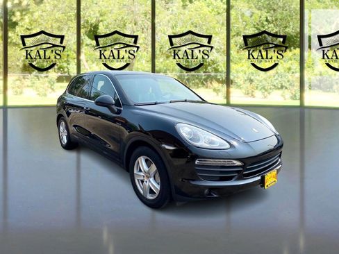 Used 2014 Porsche Cayenne S w/ Comfort Plus Package image 3