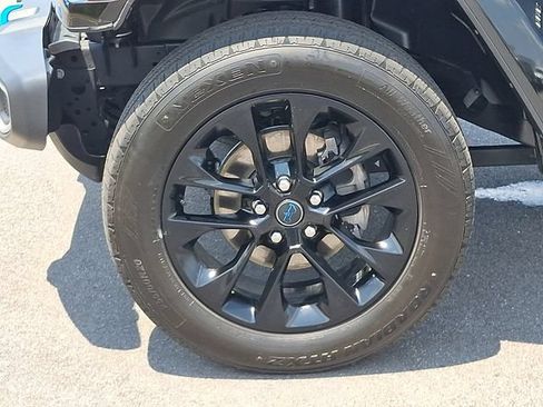 Used 2024 Jeep Wrangler Unlimited Sahara AWD/4WD image 8