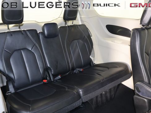 Used 2023 Chrysler Pacifica Touring-L FWD image 14