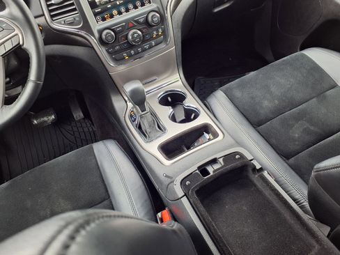 Used 2018 Jeep Grand Cherokee Altitude image 12