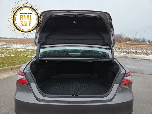 Used 2022 Toyota Camry LE image 28