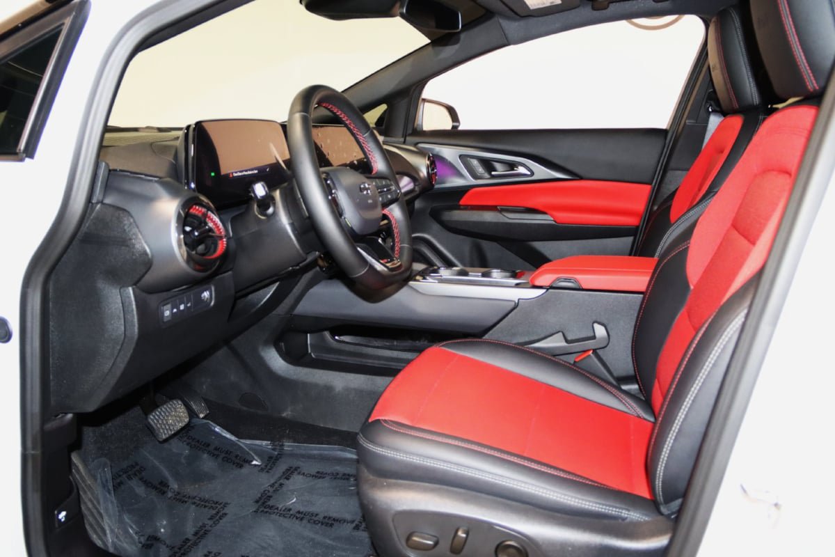 Used 2025 Chevrolet Equinox EV RS FWD image 38