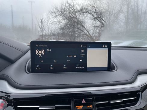 Used 2023 Acura MDX SH-AWD w/ Technology Package image 17