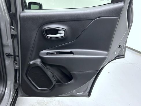 Used 2023 Jeep Renegade Trailhawk w/ Trailhawk Elite Group AWD/4WD image 17