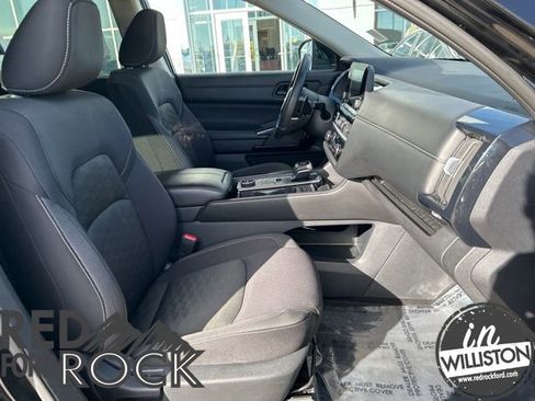 Used 2024 Nissan Pathfinder SV AWD/4WD image 19