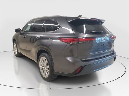 Used 2023 Toyota Highlander Limited image 5