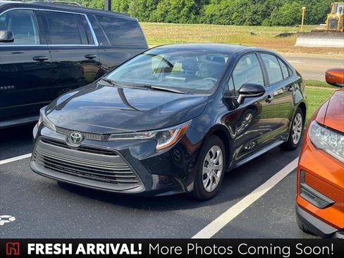 Certified 2025 Toyota Corolla LE FWD image 1