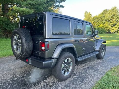 Used 2022 Jeep Wrangler Unlimited Sahara AWD/4WD image 3