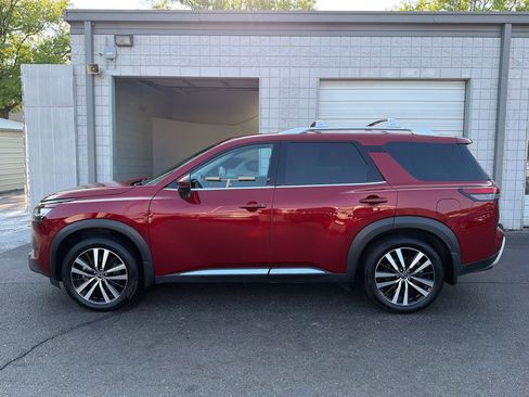 Used 2024 Nissan Pathfinder Platinum w/ Cargo Package FWD image 2