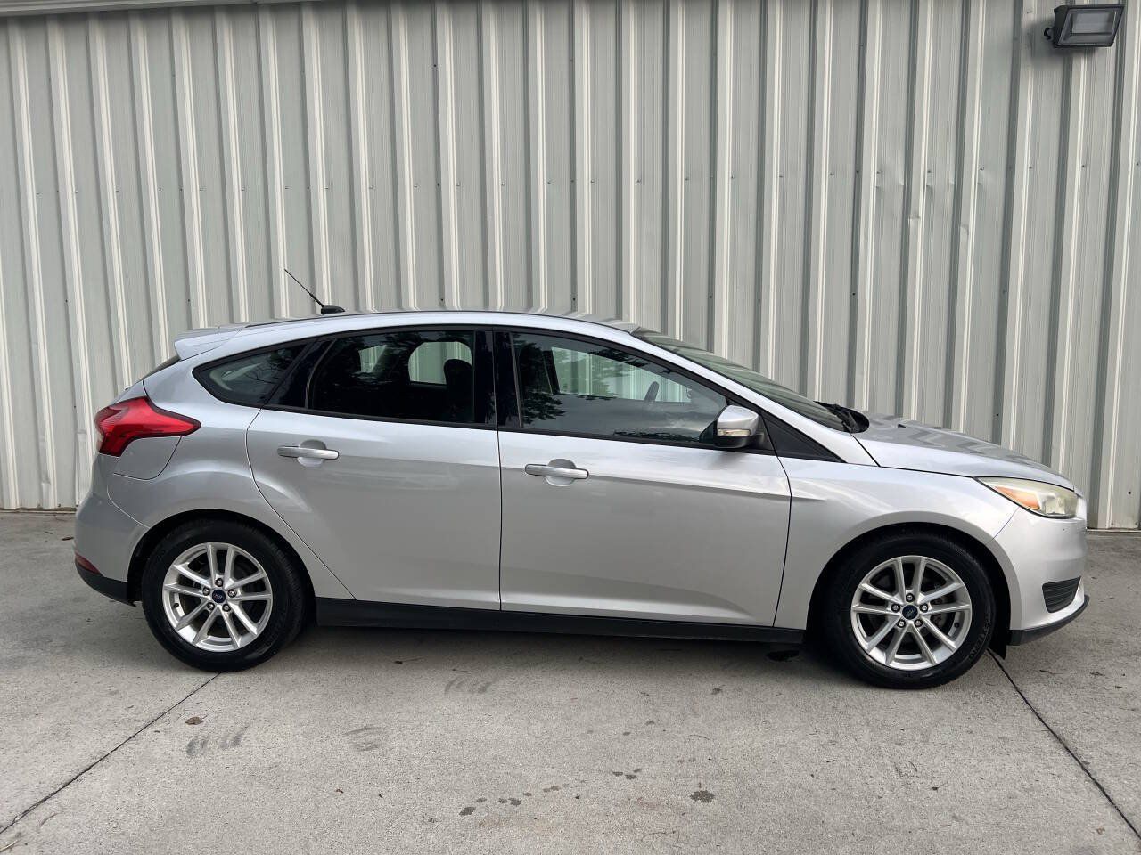 Used 2016 Ford Focus SE FWD image 2