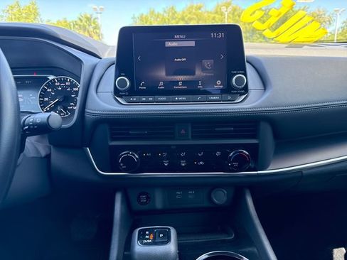 Used 2025 Nissan Rogue S FWD image 18