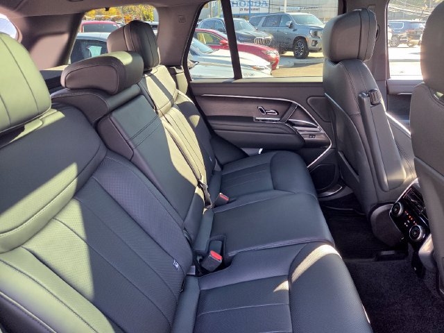 Used 2025 Land Rover Range Rover SE AWD/4WD image 30