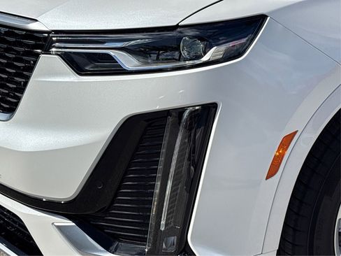 New 2025 Cadillac XT6 Luxury image 14