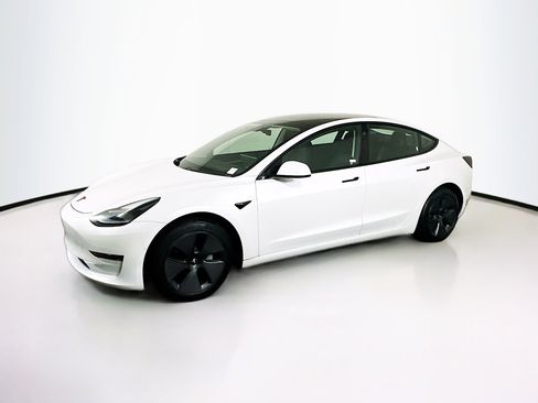 Used 2021 Tesla Model 3 Standard Range Plus image 4