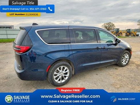 Used 2025 Chrysler Pacifica Select AWD/4WD image 4