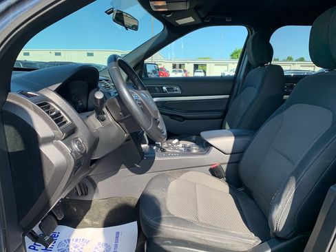 Used 2018 Ford Explorer XLT AWD/4WD image 16