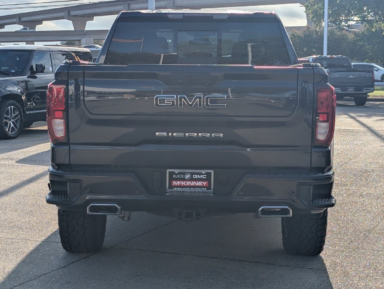 Used 2022 GMC Sierra 1500 Elevation w/ Elevation Premium Package AWD/4WD image 5