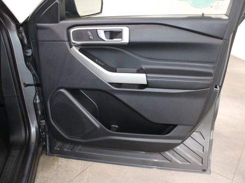 Used 2022 Ford Explorer XLT w/ Equipment Group 202A image 33