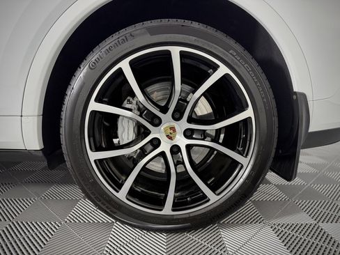 Used 2022 Porsche Cayenne Turbo image 15