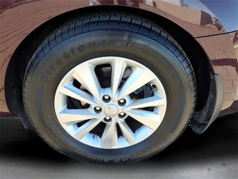 Used 2017 Kia Sedona LX w/ LX Essentials Premium Package image 24