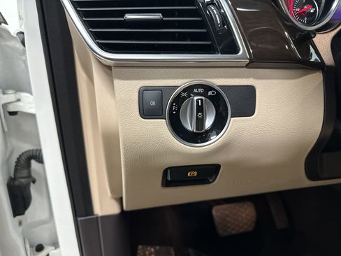 Used 2017 Mercedes-Benz GLE 350 4MATIC image 37