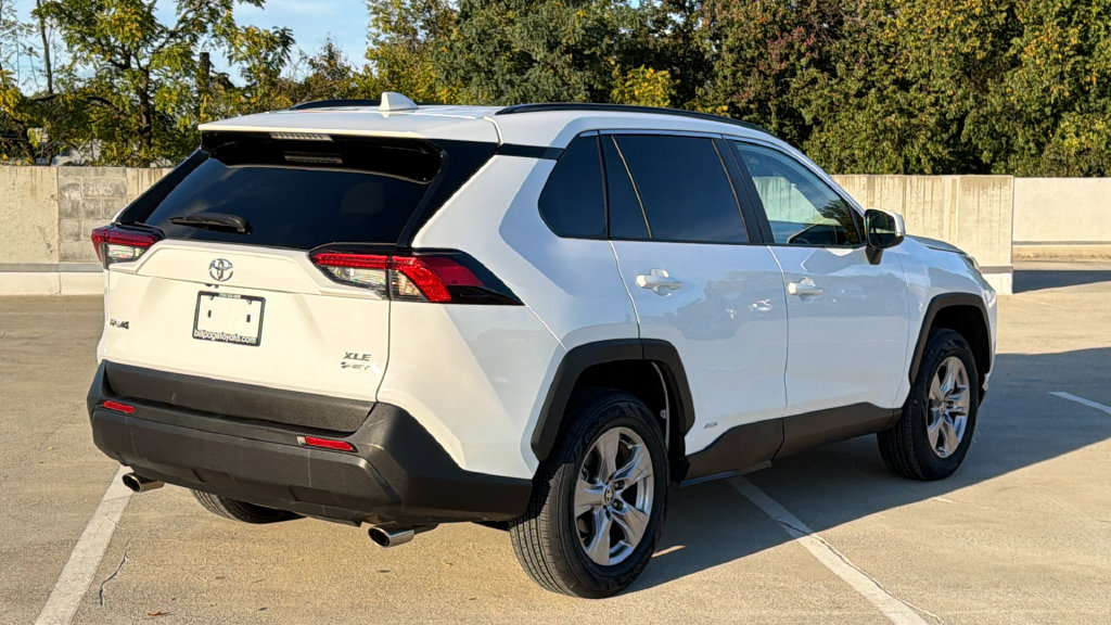 Used 2025 Toyota RAV4 XLE AWD/4WD image 4