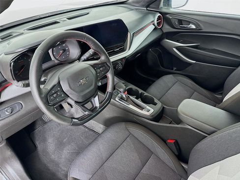 Used 2024 Chevrolet Trax RS image 10