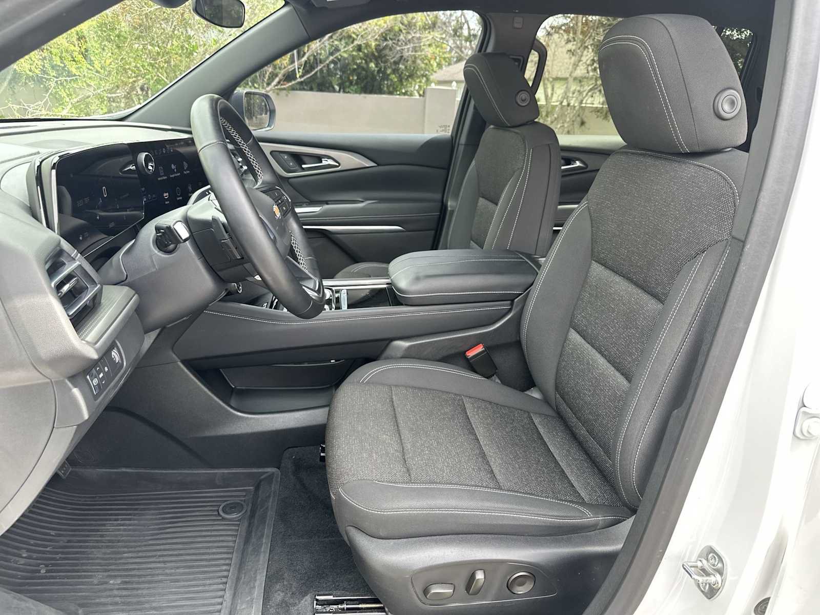 Certified 2024 Chevrolet Traverse LT w/ LPO, Floor Liner Package FWD image 15